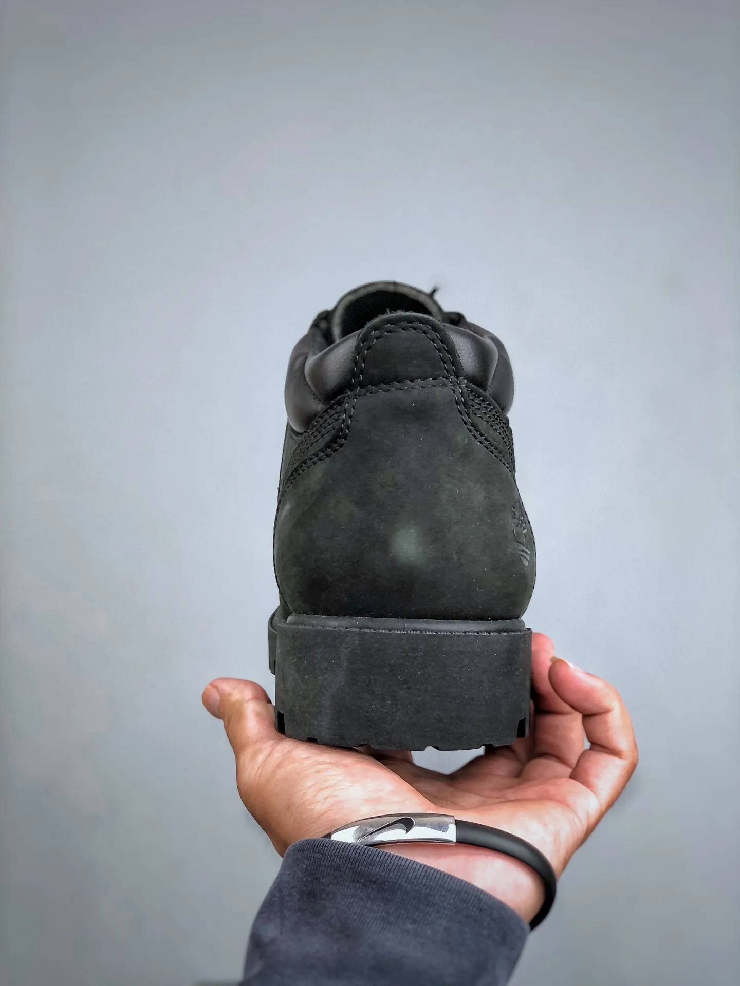 Local self-pickup💰700 supports store placement, pure and original top quality, one-to-one original development version, Timberland, not bad at kicking/black low-tops 73537 Produced by the original channel of Zhongshan Baoyuan, the top-notch technology is newly upgraded, it can be called a genuine copy machine, the original imported waterproof leather, the original anti-counterfeiting label, the purple light can scan, the computer sewing line, the four lines in parallel, the horizontal folding, the dynamic water-repellent, the top genuine consistent injection molding Craftsmanship: Rubber non-slip outsole resists cold and cracks. Authentic and consistent all-leather collar/lining/sole. Equipped with anti-fatigue shock-absorbing honeycomb insole. Extremely comfortable. Full set of original packaging accessories (comes with shoelaces, eraser, and counter bag) Size: 39.5 40 41 42 43 44 45 One size larger